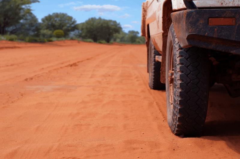 HF radio and vehicle installation